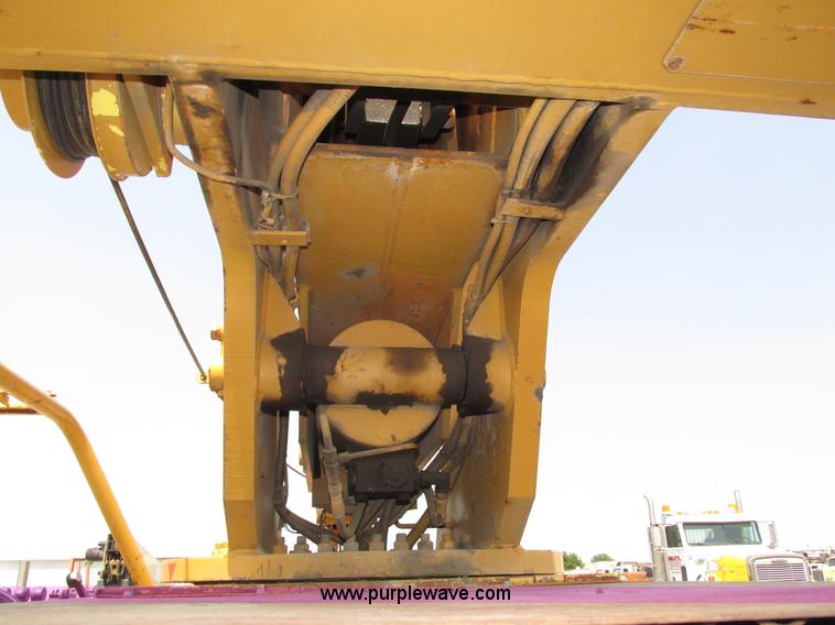 image for item H1222 1998 Broderson IC-200-2C carry deck crane