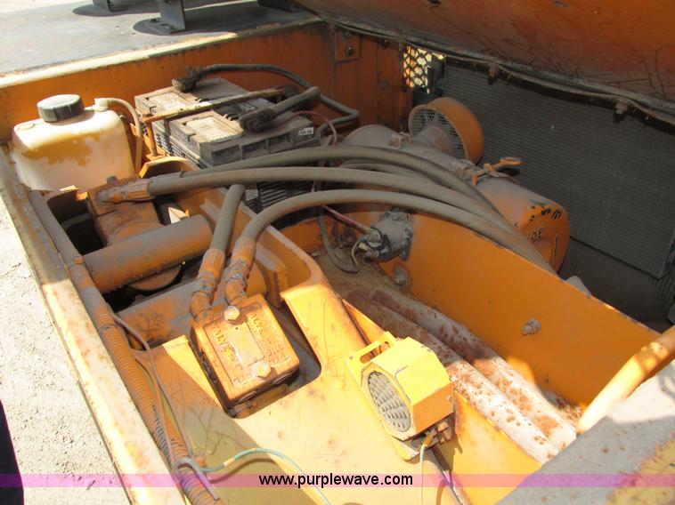 image for item H1222 1998 Broderson IC-200-2C carry deck crane