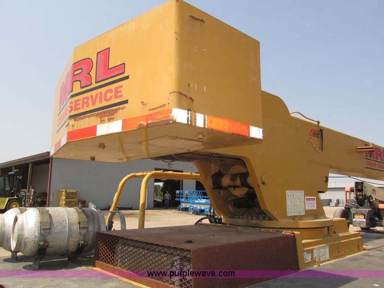 image for item H1222 1998 Broderson IC-200-2C carry deck crane