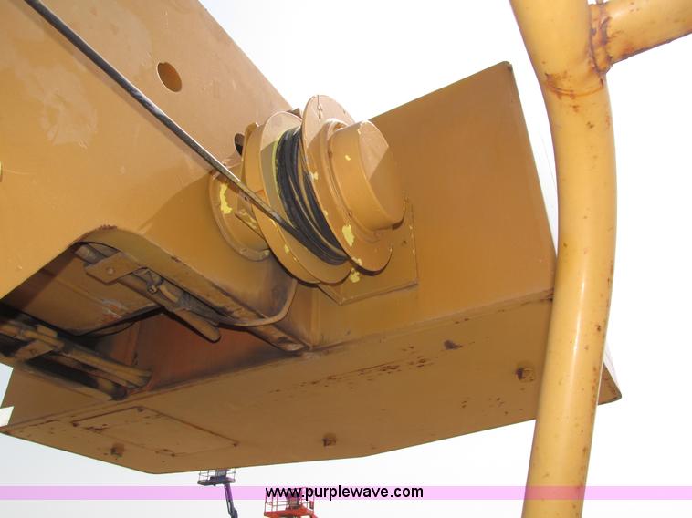 image for item H1222 1998 Broderson IC-200-2C carry deck crane