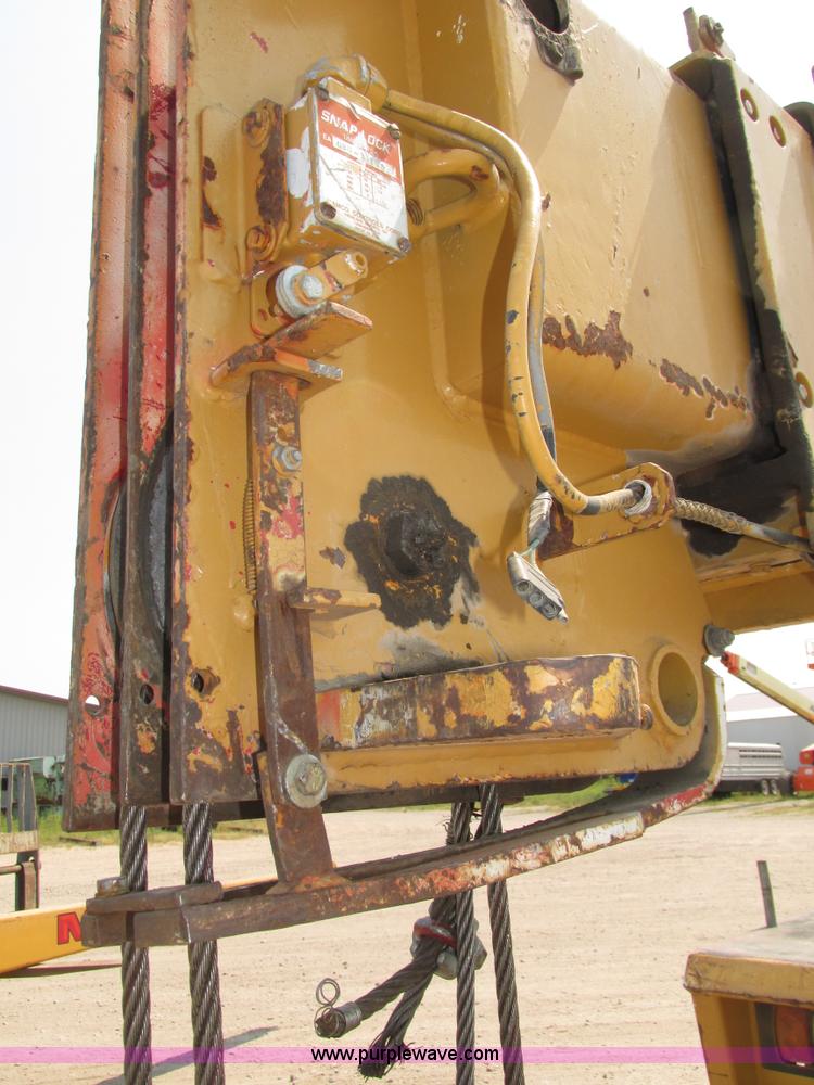 image for item H1222 1998 Broderson IC-200-2C carry deck crane