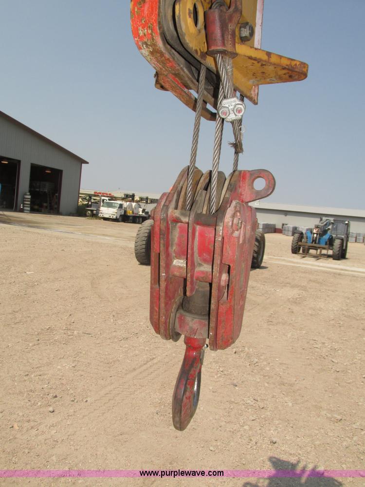 image for item H1222 1998 Broderson IC-200-2C carry deck crane