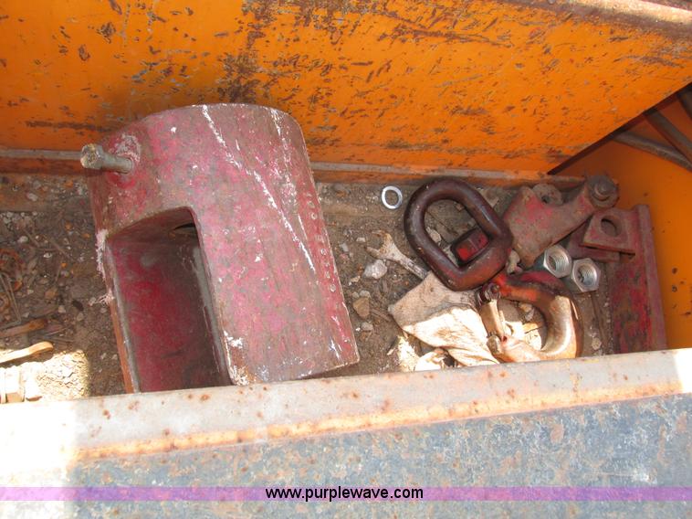 image for item H1222 1998 Broderson IC-200-2C carry deck crane