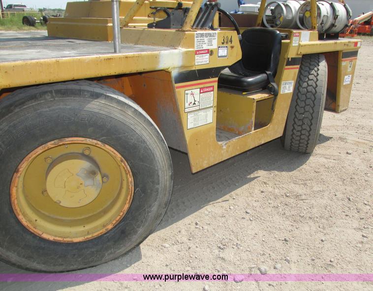 image for item H1222 1998 Broderson IC-200-2C carry deck crane