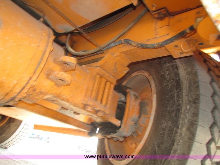 image for item H1222 1998 Broderson IC-200-2C carry deck crane