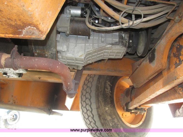 image for item H1222 1998 Broderson IC-200-2C carry deck crane