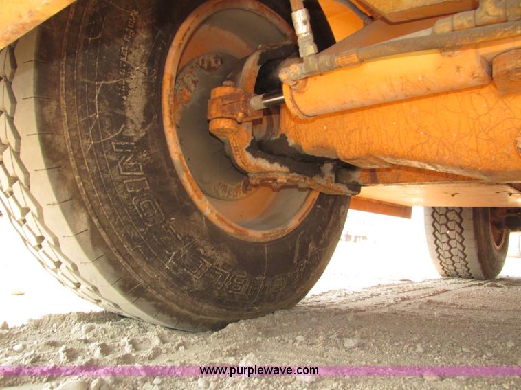 image for item H1222 1998 Broderson IC-200-2C carry deck crane