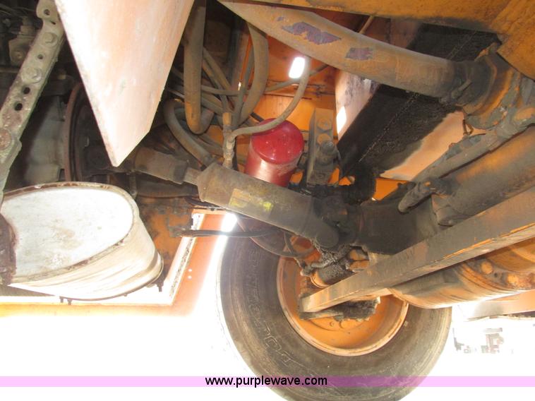 image for item H1222 1998 Broderson IC-200-2C carry deck crane