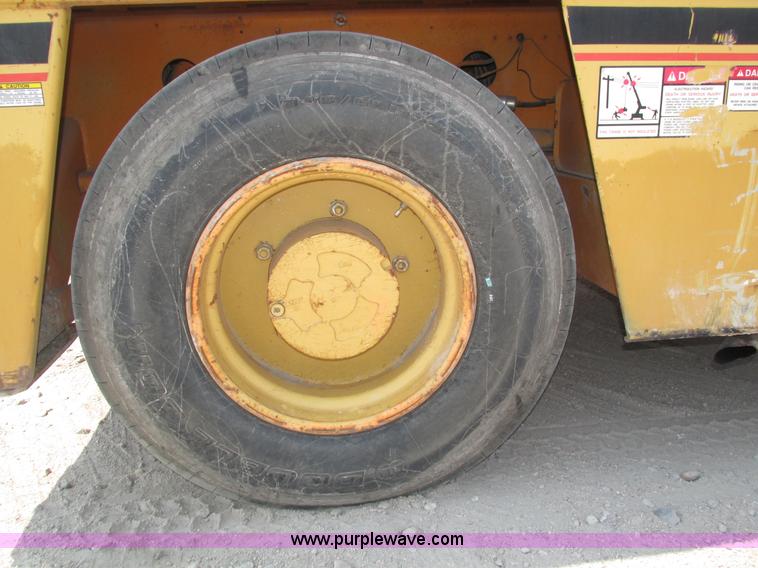 image for item H1222 1998 Broderson IC-200-2C carry deck crane