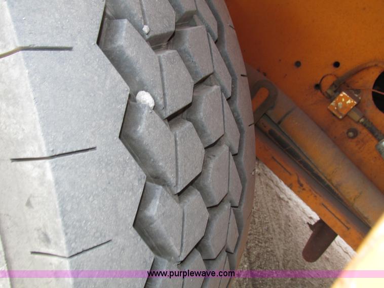 image for item H1222 1998 Broderson IC-200-2C carry deck crane