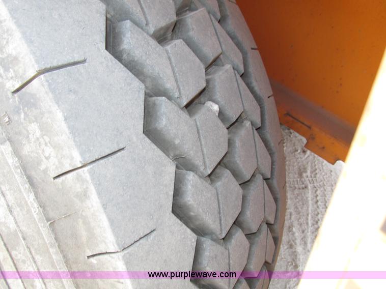 image for item H1222 1998 Broderson IC-200-2C carry deck crane