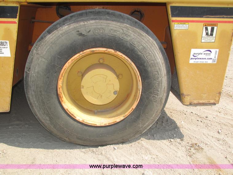 image for item H1222 1998 Broderson IC-200-2C carry deck crane