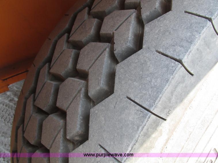 image for item H1222 1998 Broderson IC-200-2C carry deck crane