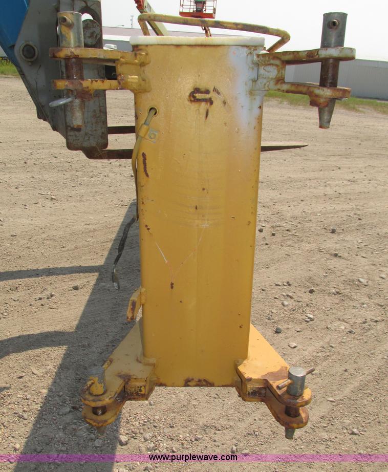 image for item H1222 1998 Broderson IC-200-2C carry deck crane