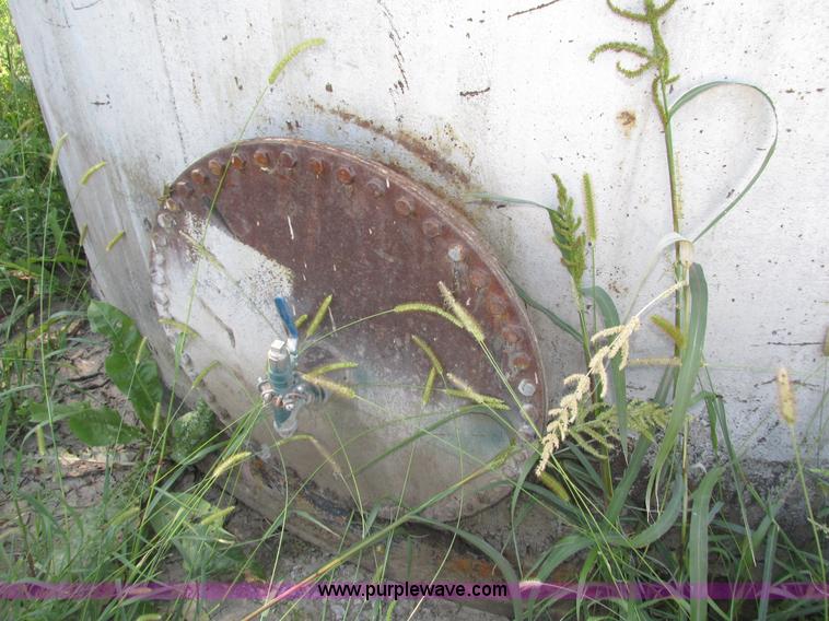 image for item H1223 (3) steel tanks