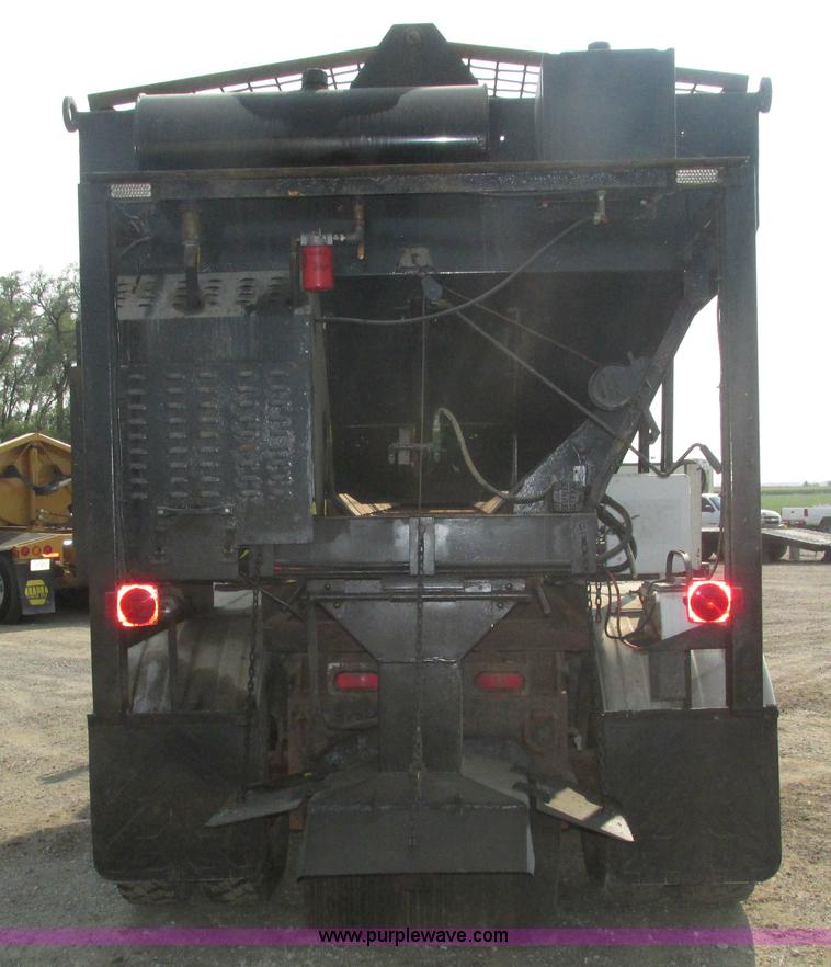 image for item H1225 1989 Ford LNT9000 spreader truck