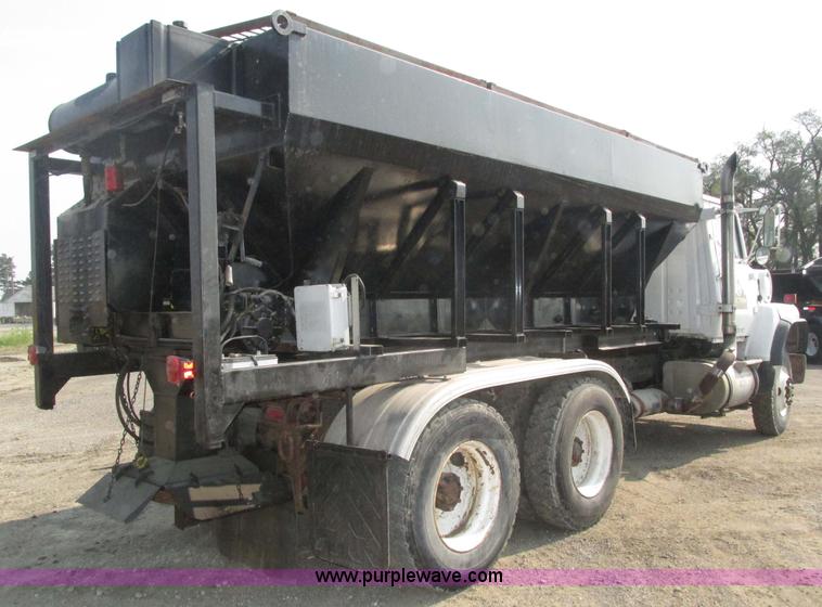 image for item H1225 1989 Ford LNT9000 spreader truck