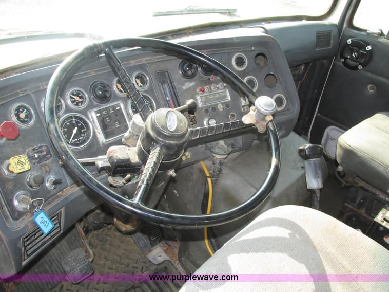 image for item H1225 1989 Ford LNT9000 spreader truck