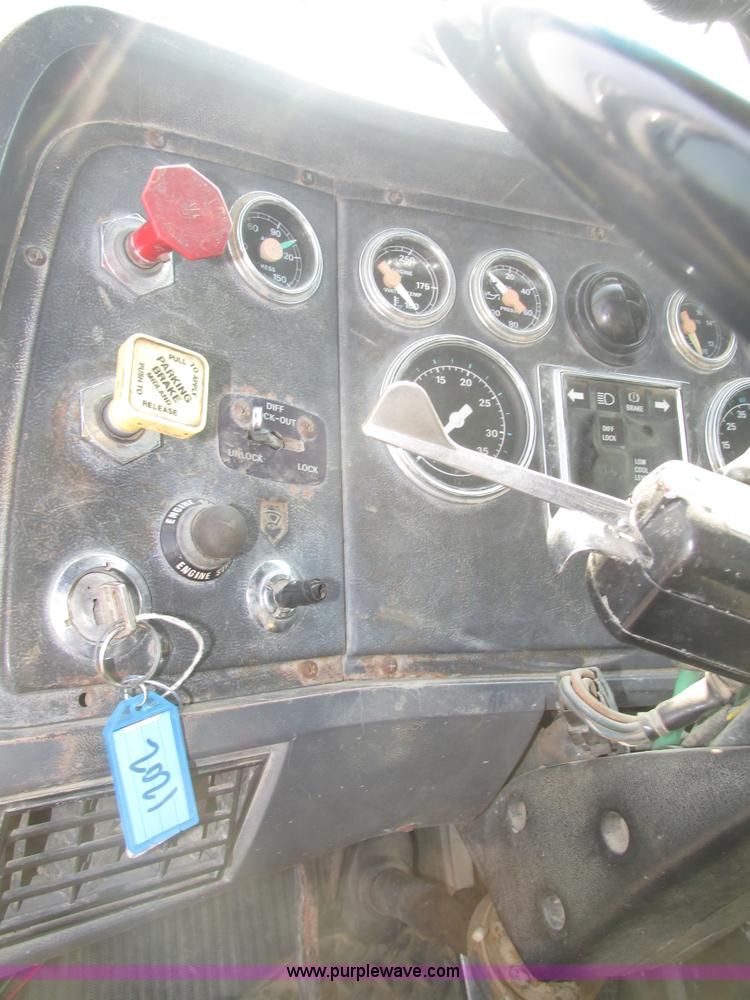 image for item H1225 1989 Ford LNT9000 spreader truck