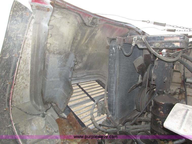 image for item H1225 1989 Ford LNT9000 spreader truck