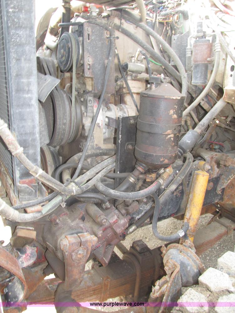 image for item H1225 1989 Ford LNT9000 spreader truck