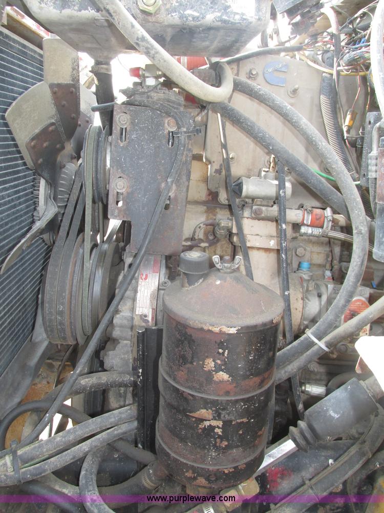 image for item H1225 1989 Ford LNT9000 spreader truck