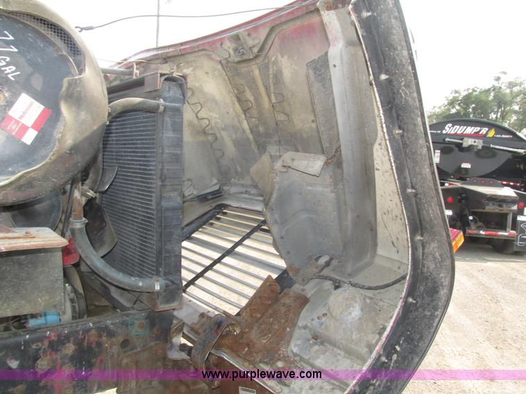 image for item H1225 1989 Ford LNT9000 spreader truck