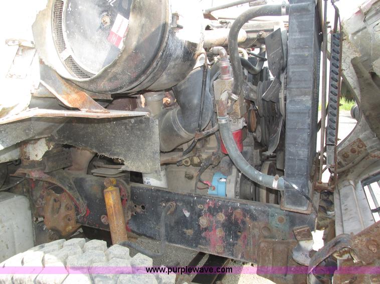 image for item H1225 1989 Ford LNT9000 spreader truck