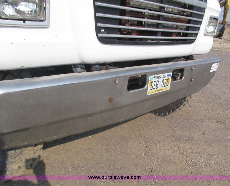 image for item H1225 1989 Ford LNT9000 spreader truck