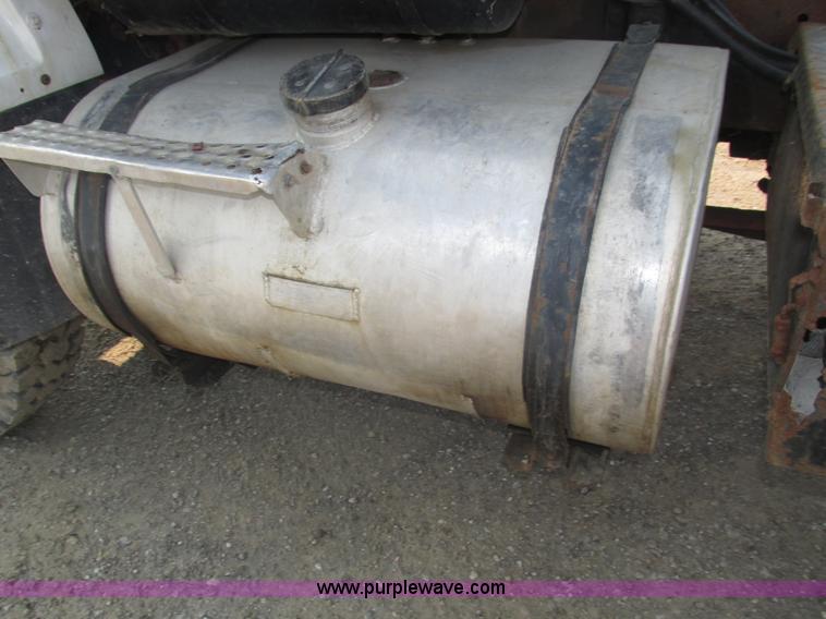 image for item H1225 1989 Ford LNT9000 spreader truck