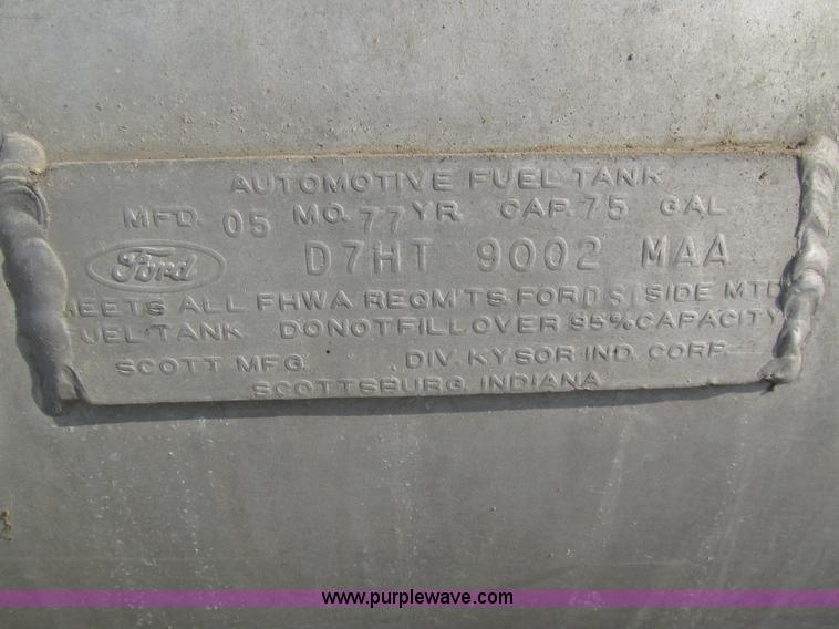 image for item H1225 1989 Ford LNT9000 spreader truck