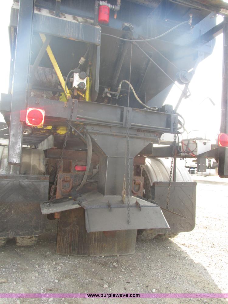 image for item H1225 1989 Ford LNT9000 spreader truck