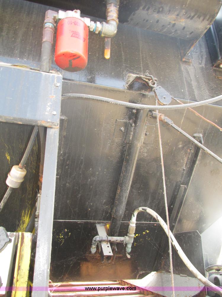 image for item H1225 1989 Ford LNT9000 spreader truck