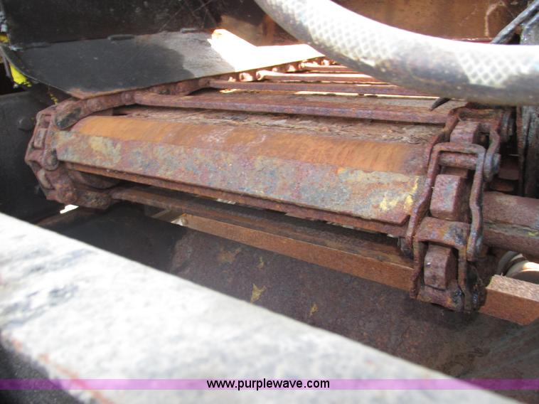 image for item H1225 1989 Ford LNT9000 spreader truck