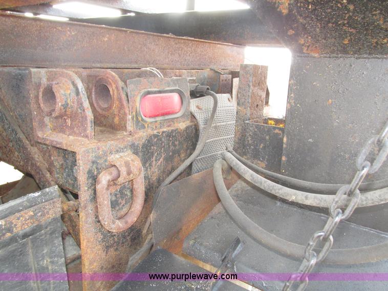 image for item H1225 1989 Ford LNT9000 spreader truck