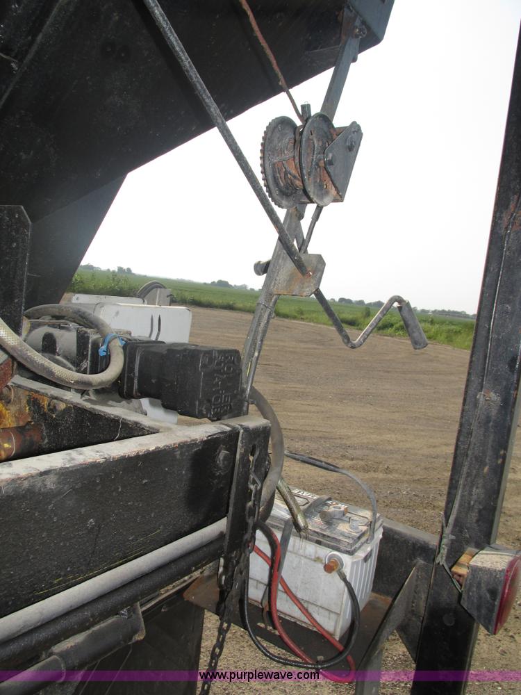 image for item H1225 1989 Ford LNT9000 spreader truck