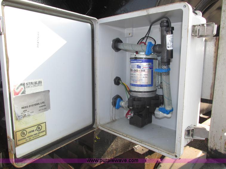 image for item H1225 1989 Ford LNT9000 spreader truck