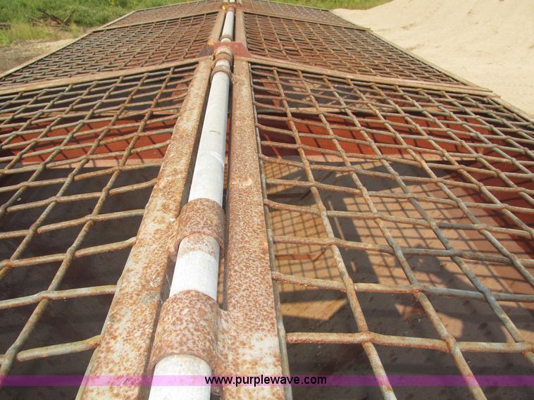 image for item H1225 1989 Ford LNT9000 spreader truck