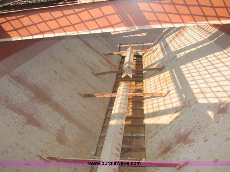 image for item H1225 1989 Ford LNT9000 spreader truck