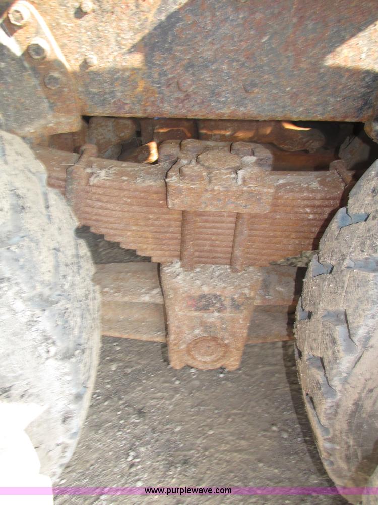 image for item H1225 1989 Ford LNT9000 spreader truck