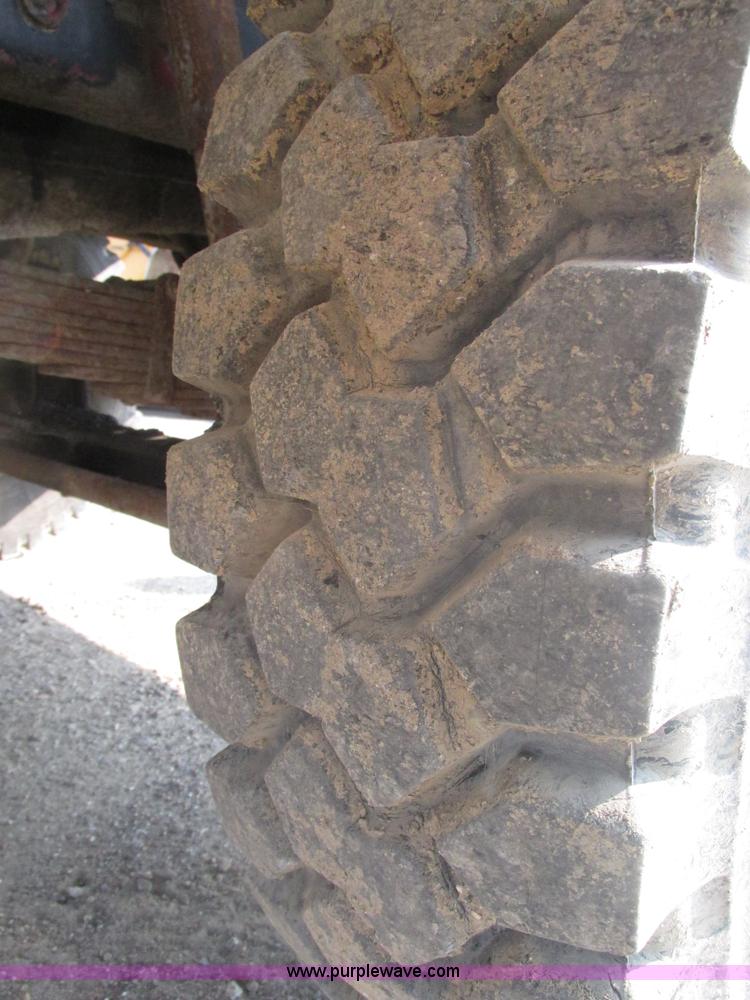 image for item H1225 1989 Ford LNT9000 spreader truck