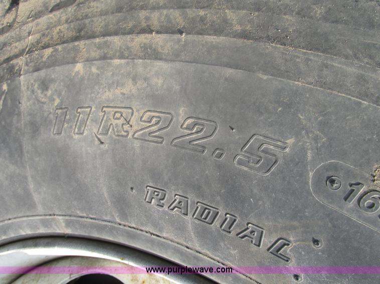 image for item H1225 1989 Ford LNT9000 spreader truck