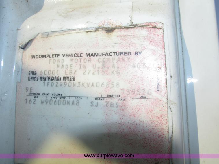 image for item H1225 1989 Ford LNT9000 spreader truck