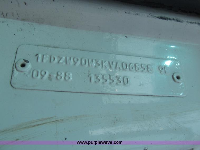 image for item H1225 1989 Ford LNT9000 spreader truck