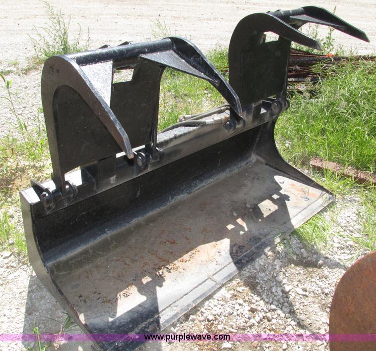 image for item H1226 Skid steer grapple bucket
