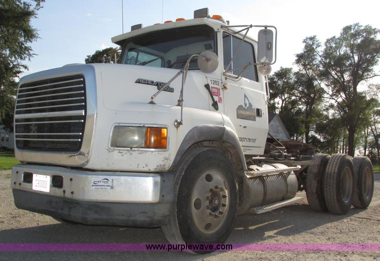 image for item H1236 1995 Ford LTA9000 Aero Max 106 semi truck