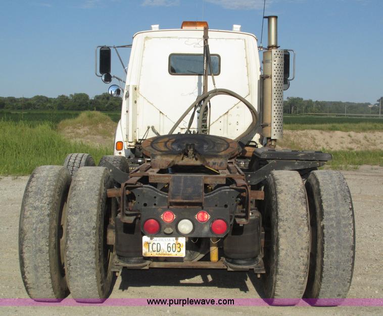 image for item H1236 1995 Ford LTA9000 Aero Max 106 semi truck