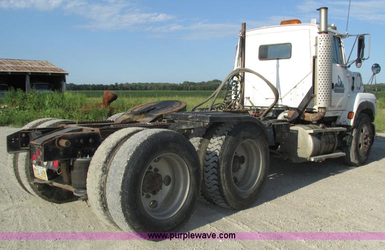 image for item H1236 1995 Ford LTA9000 Aero Max 106 semi truck