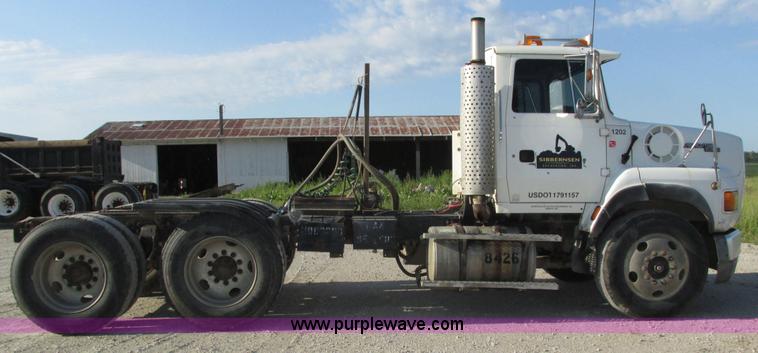 image for item H1236 1995 Ford LTA9000 Aero Max 106 semi truck