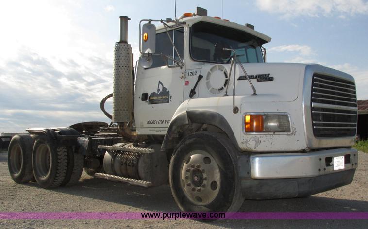 image for item H1236 1995 Ford LTA9000 Aero Max 106 semi truck